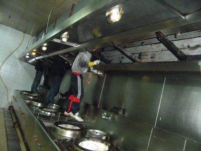 【深圳油煙機清洗】大型廚房油煙機定期清洗刻不容緩